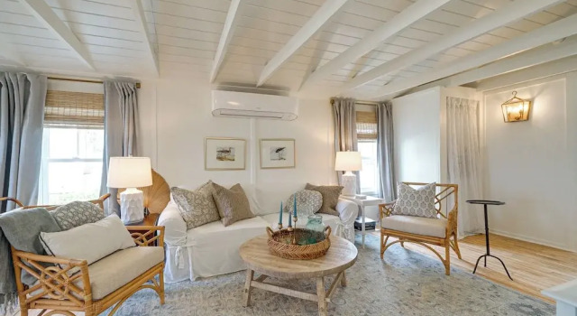 Коттедж с 2 комнатами Vintage Surf City Cottage - 132 Steps to Beach!