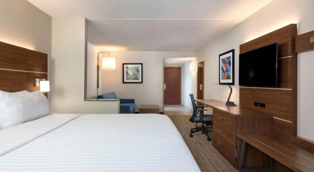 Одноместный люкс Holiday Inn Express & Suites Charlotte Arpt-Belmont by IHG