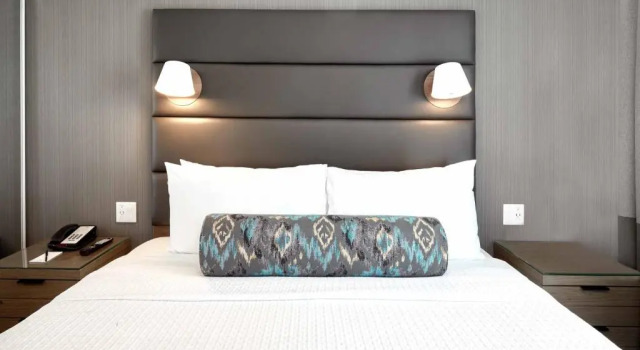 Люкс Sandman Signature Plano-Frisco Hotel