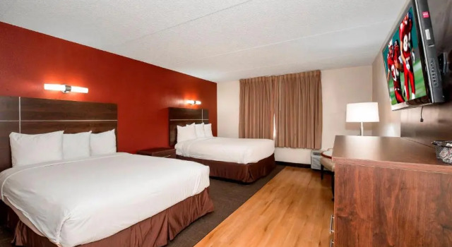 Четырёхместный номер Superior с видом на бассейн Red Roof Inn PLUS+ & Suites Knoxville West - Cedar Bluff