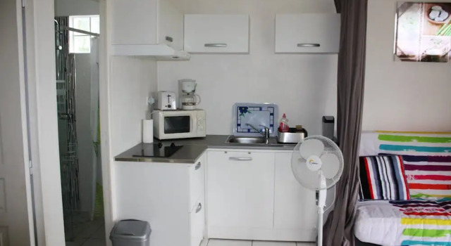 House With one Bedroom in Saint Paul, With Wonderful sea View, Enclose, Book Vacation Home Hotels in Saint-Paul with Parking, Parking