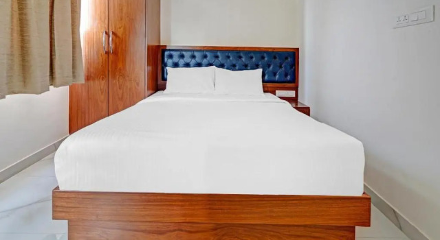 Capital O 86761 Felix Inn, Rezervovat Hotel Jālahalli Bangalore
