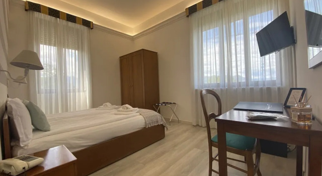Номер Standard с видом на озеро Hotel La Fontana