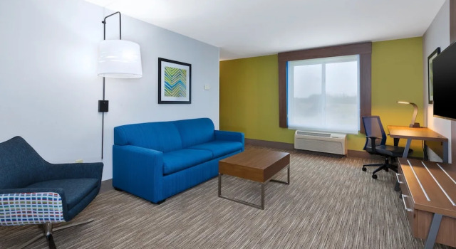 Четырёхместный люкс Holiday Inn Express & Suites Dayton South Franklin by IHG