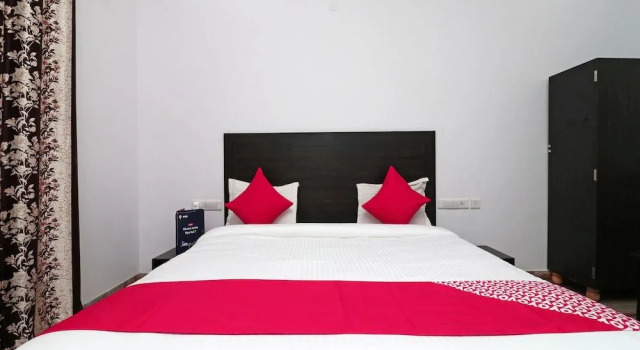 OYO 16080 The Royal Orchid, Забронировать Отель Отели Горакхпур 3 звезды, 3*