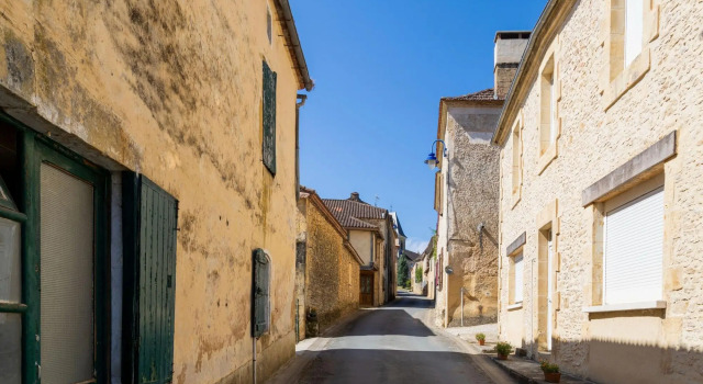 Stone holiday home in Saint Cernin de l Herm with pool, Buchen Sie Hotel Saint-Cernin-de-l'Herm Black Perigord