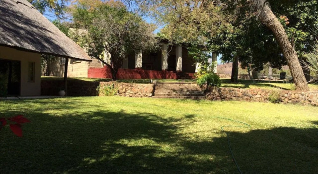 The elephant sounds lodge, Book Feriehus Hoteller i Hwange Nat Park med morgenmad, Morgenmad