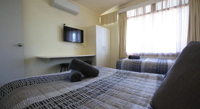 Апартаменты Hi Way Motor Inn