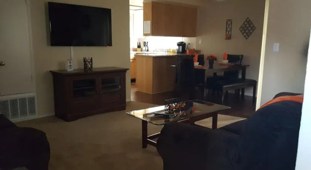 Whispering Meadows Apartments, Book Lejlighed Bakersfield Californien
