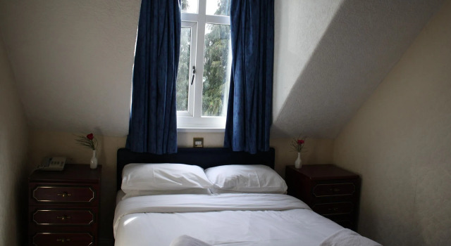 Uno Thames Hotel Maidenhead -Reopened Brand New Again -FREE PARKING, Book Hotel Maidenhead Berkshire