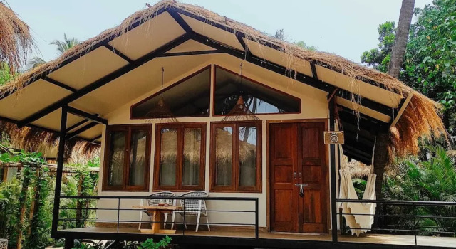 Коттедж с балконом и с частичным видом на море Anahata Retreat Beach Front Resort