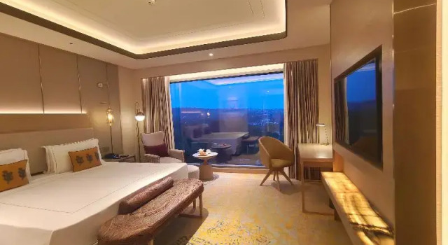 Двухместный номер Standard с балконом и с видом на озеро Taj Lakefront Bhopal