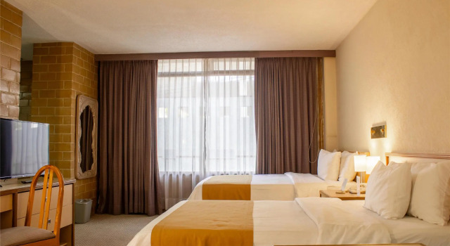 Четырёхместный номер Executive Best Western PLUS Plaza Florida & Tower