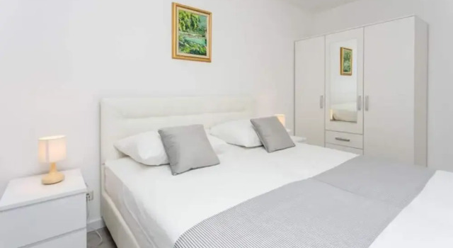 Apartment Dupcic - Two Bedroom Apartment With Balcony