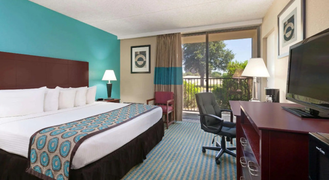 Двухместный номер Standard Howard Johnson by Wyndham Arlington Ballpark / Six Flags