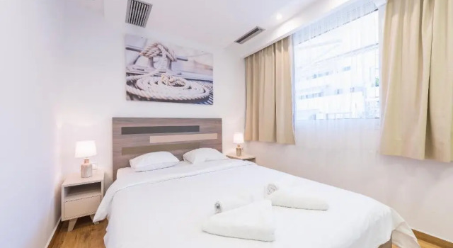 Central 3 bdrm apt for 12, Fresh Renovated!, Забронировать Отель Афины Острова Саронического залива - Аттика, рядом с Мечеть Тзисдаракис