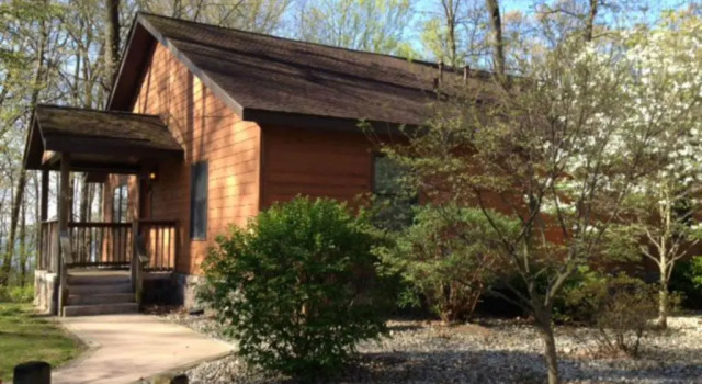 Люкс Potawatomi Inn & Cabins