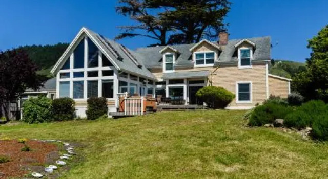 Large Oceanfront Bluff Home - Hot Tub Kids Room, Забронировать Отель Отели Mendocino Coast с парковкой, Парковка