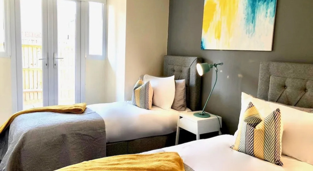 Апартаменты Deluxe Цокольный этаж с 2 комнатами Bright 2 Bed Apartments in Marston Oxford, Free Parking, OX3 Near John Radcliffe Hospitals & University Parks