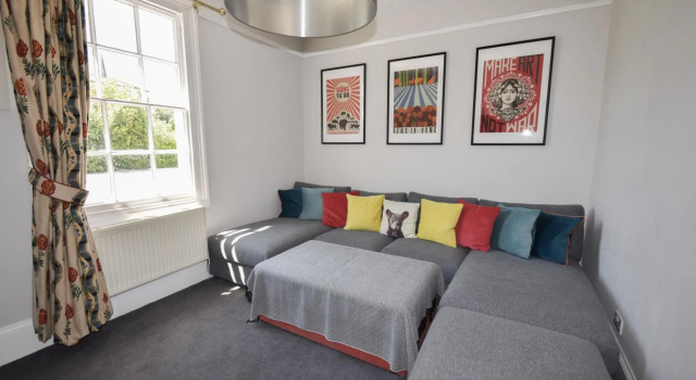 Arden Villa sleeps 8 close to golden beach of Ryde, Rezervasyon Villa Merseyside villalar, Villa