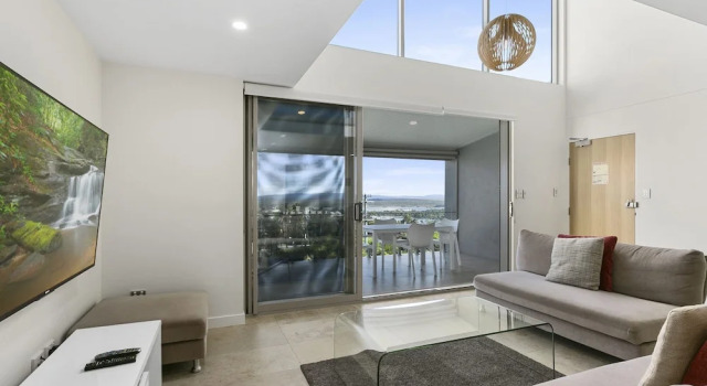 Exquisite Penthouse with views to Laguna Bay - Unit 3 Taralla 18 Edgar Bennett Avenue