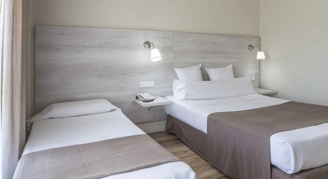 Трёхместный номер Standard Hotel Jerez AQ35