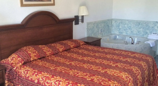 Econo Lodge Biloxi Beach, Забронировать Мини-отель Мини-отели Билокси, Мини-отель