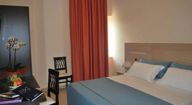 Hotel The Queen, Book Hotel Hotels in Pastorano with Breakfast, Breakfasts
