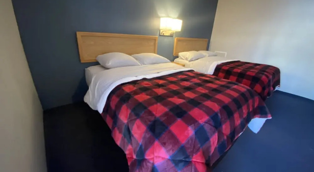 Standardowy czteroosobowy pokój Lumberjack Inn