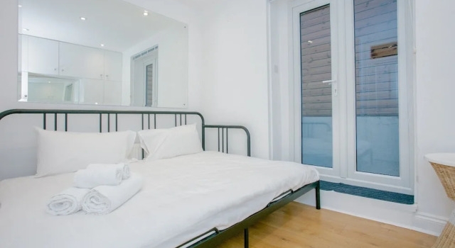Modern Flat in West Kensington, Забронировать Апартаменты/квартира Лондон Большой Лондон, рядом с Станция метро Kensington (Olympia)