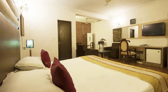 Двухместный номер Deluxe c 1 комнатой с балконом Golden Leaf Hotel