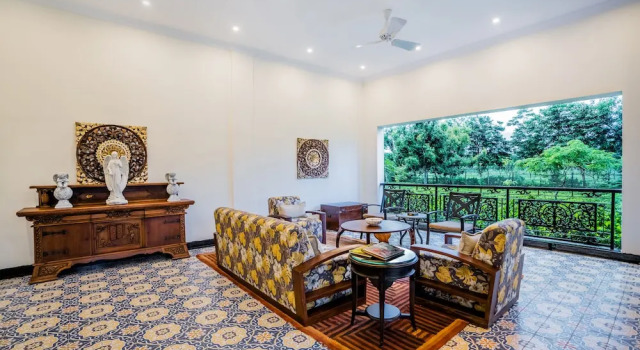 Люкс с балконом MAYFAIR Tea Resort