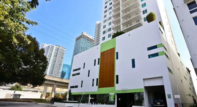 Nuovo Miami Apartments at Brickell - Downtown, Varaa Huoneisto Hotellit Miami Beach uima-altaalla, Uima-allas