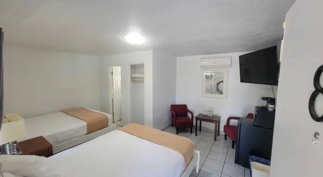 Четырёхместный номер Standard Motel San Diego - In San Diego (Pacific Beach)