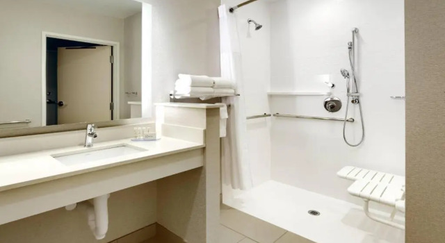 Номер Deluxe Fairfield Inn & Suites by Marriott Springfield North