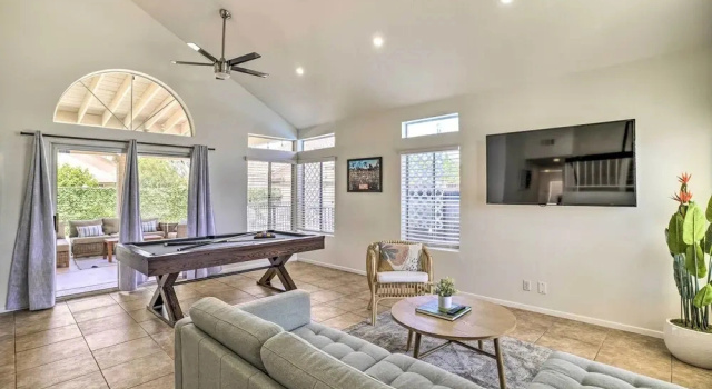 Home w/ Private Pool & Game Room in Indio, Забронировать Дом для отпуска Коттеджи Индио, Коттедж