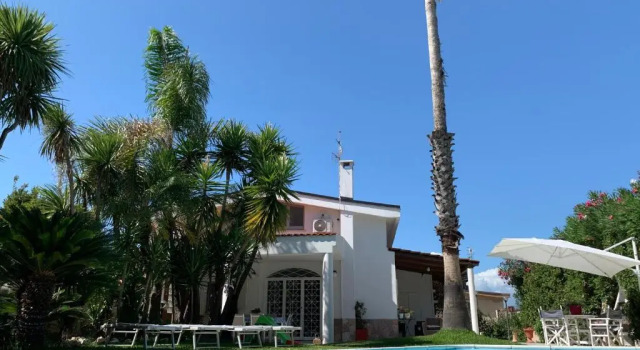 Вилла Edri beach house - Villa con piscina