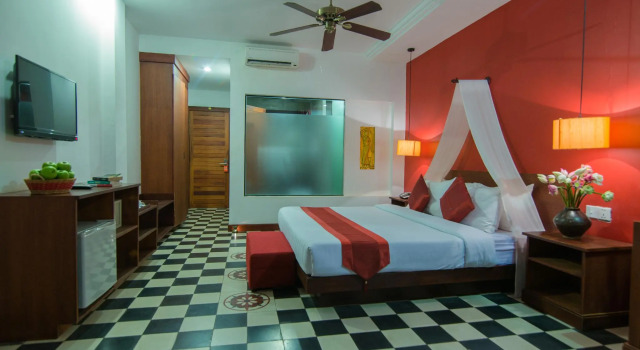 Двухместный номер Deluxe с балконом Mekong Angkor Deluxe Hotel