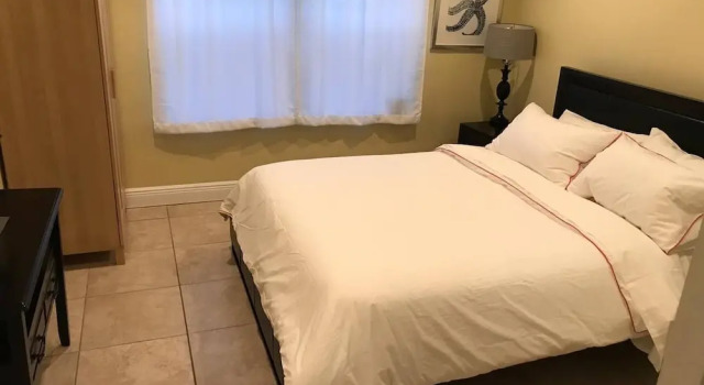 Beautiful Home Close To The Beach w Pool & Patio, Rezerwuj Hotel Hotele w Broward County z parkingiem, Parking