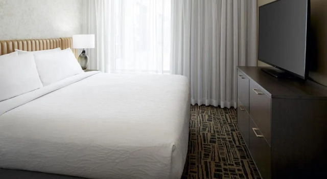 Двухместный люкс c 1 комнатой Hilton Garden Inn Montreal Midtown, Quebec, Canada