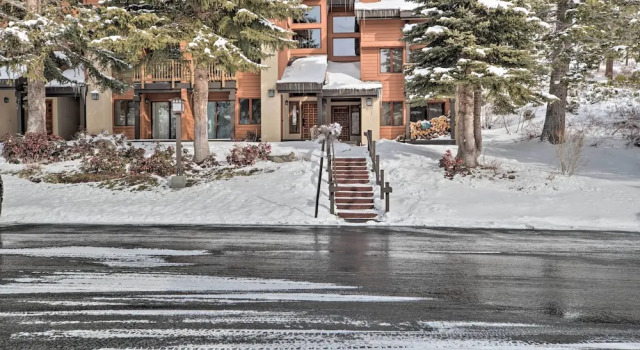The Mammoth Lodge by Hiking, Lakes, Skiing & More!, Забронировать Апартаменты/квартира Апартаменты Маммот-Лейкс, рядом с Поле для гольфа Snowcreek, Апартаменты/квартира