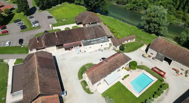 Коттедж Comfort Logis Hôtel-Restaurant Domaine de Montecristo et Gîte lÉvasion Dantès