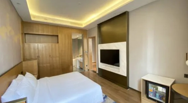 Люкс Business Chaoman Hotel (Zhumadian High-speed Railway Station)