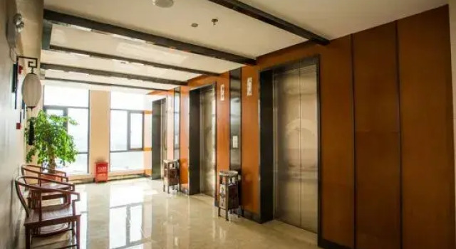 Hongyuehu Hotel, Rezerwuj Hotel Hotele w Qujing z parkingiem, Parking