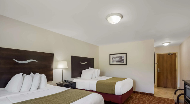 Четырёхместный номер Standard SureStay Hotel by Best Western Whittington Rend Lake