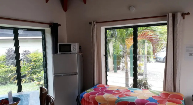 Dorothy's Muri Beach Bungalows