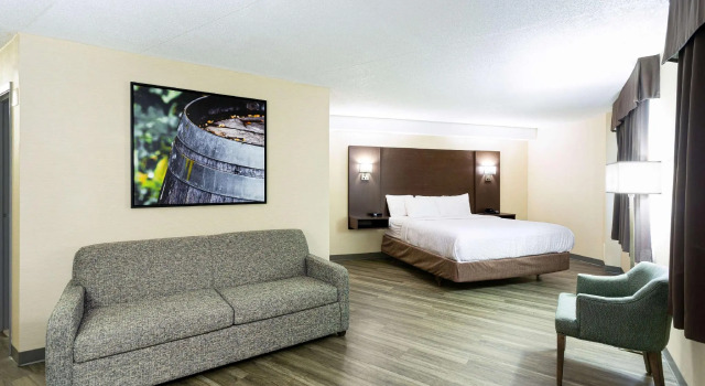 Двухместный люкс Days Inn by Wyndham Fallsview