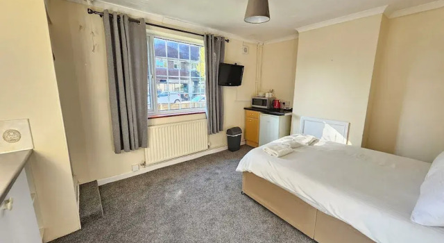 Central Studios Tennyson Road, Book Pension Cheltenham 