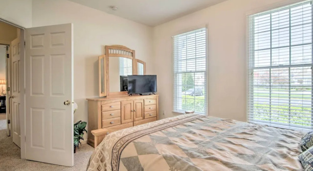 4 Mi to Bethany Beach: Sunny Escape w/ Porches!, Prenota Villa Ocean View Delaware