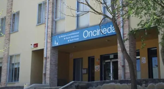Albergue Oncineda, Book Hotel Hotels in Estella with Parking, Parking